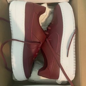 Women’s Air Force 1 sage low in maroon